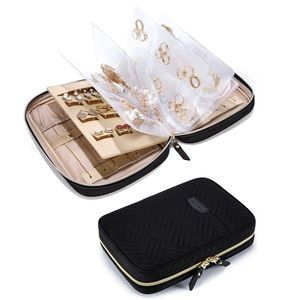 BAGSMART Tavel Jewelry Case in Black